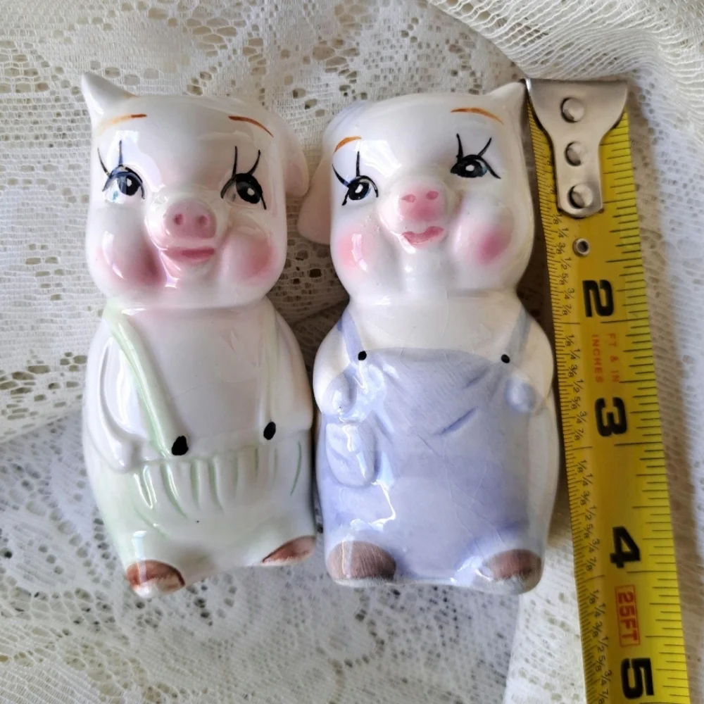 Vtg MCM Pigs Salt & Pepper Shakers Taiwan R.O.C. Original Label Piggies Ceramic